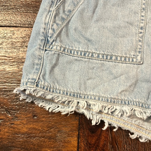 BCBGeneration Light Wash Elastic Waist Drawstring Denim Frayed Hem Shorts - Picture 4 of 10